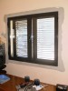 Integrado con ventana en aluminio marrón