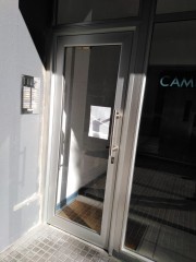 Imagen de Puerta de acceso a edificio en Montevideo